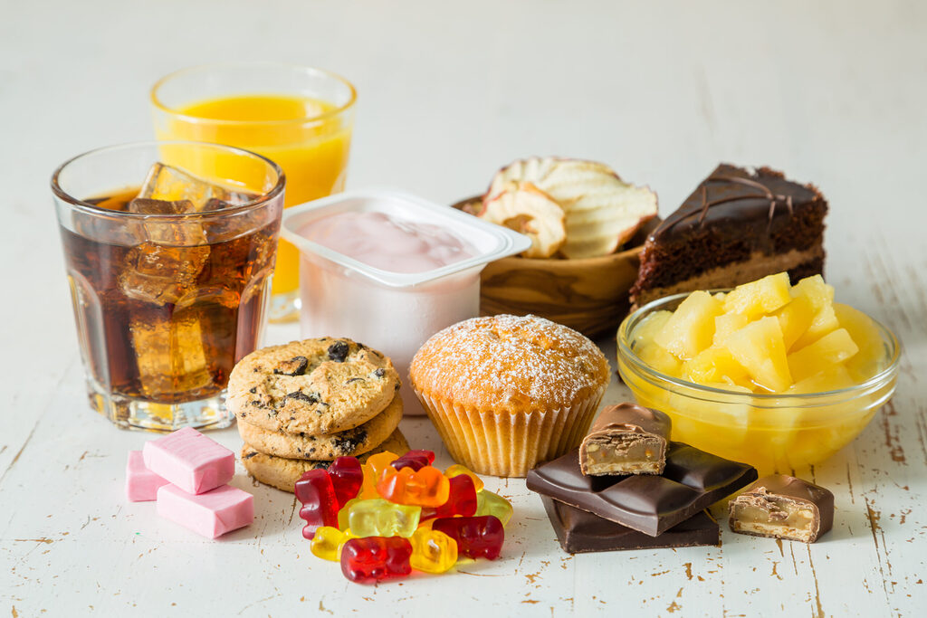 assortiment de desserts et boissons sucrées illustrant la réduction du sucre en pâtisserie professionnelle
